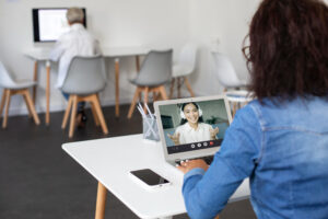 Comment se former quand on est courtier en assurance?